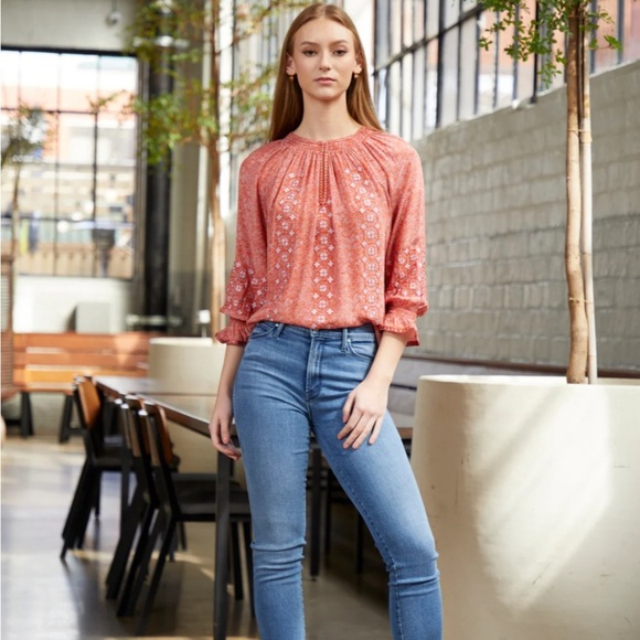 Rungolee Barcelona Embroidered Blouse Women’s‎ Size Medium  Silk Long Sleeve Red - Picture 2 of 8